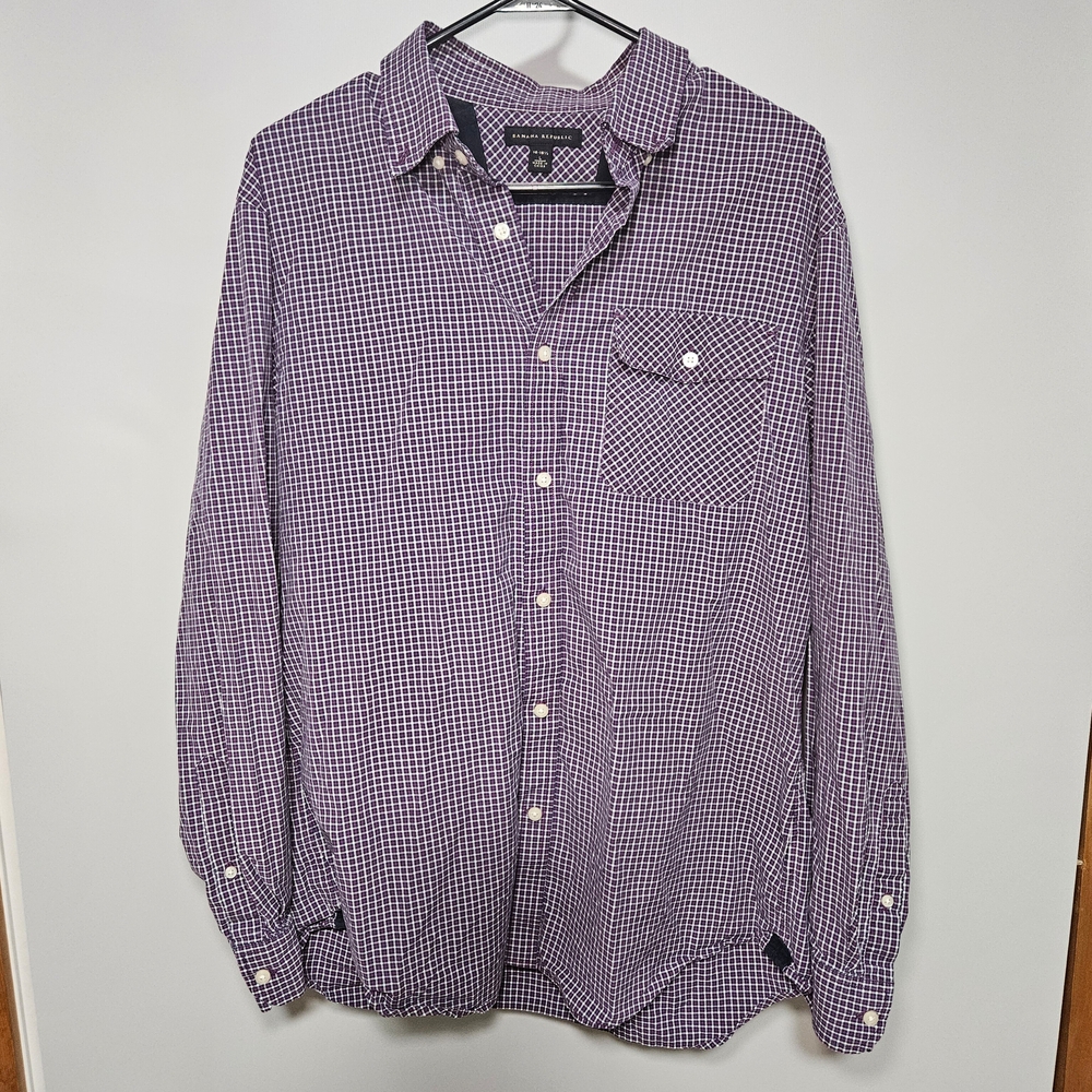 Banana Republic EUC Men's Purple Checkered Shirt • Size L